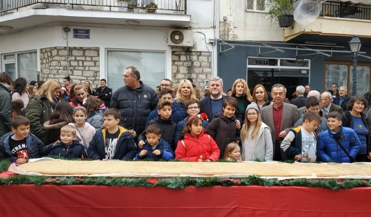 Ρεκόρ Γκίνες διεκδικεί το «μελομακάρονο» της Παραμυθιάς