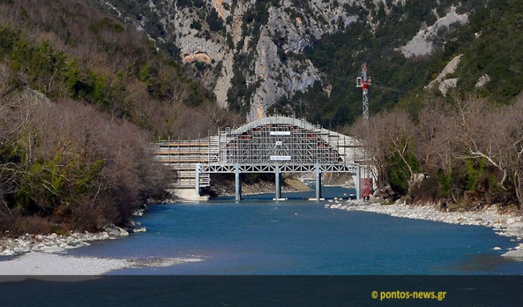 Ξαναγράφτηκε η ιστορία στο γεφύρι της Πλάκας στα Τζουμέρκα (φωτο)