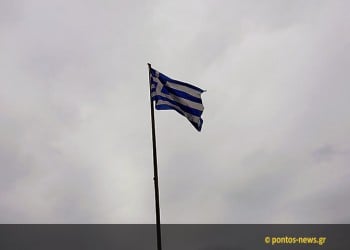 Πατρίδα μου, εσύ με κράτησες σφιχτά στην αγκαλιά σου