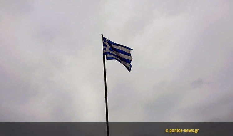 Πατρίδα μου, εσύ με κράτησες σφιχτά στην αγκαλιά σου