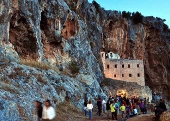 Μονή Αγίου Δημητρίου Αυγού, ένα από τα πιο εντυπωσιακά και δυσπρόσιτα μοναστήρια (βίντεο)