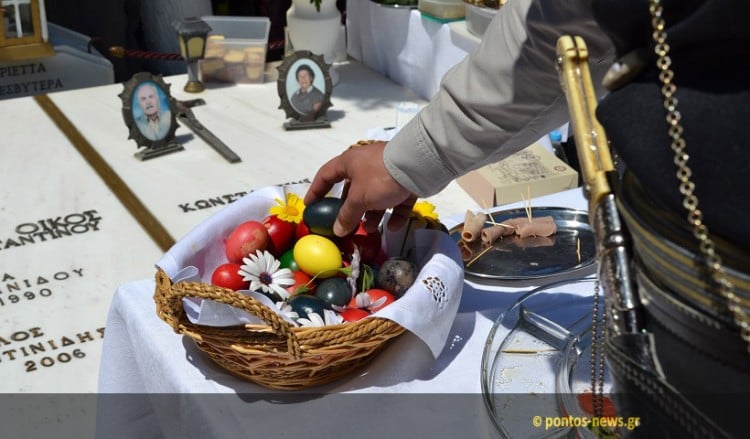 Ταφικό έθιμο στα Σούρμενα Αττικής (φωτ. αρχείου)