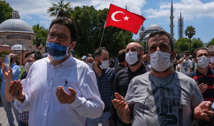 Ισλαμική προσευχή στην Αγία Σοφία: Ημέρα θλίψης για την Αρχιεπισκοπή Αμερικής