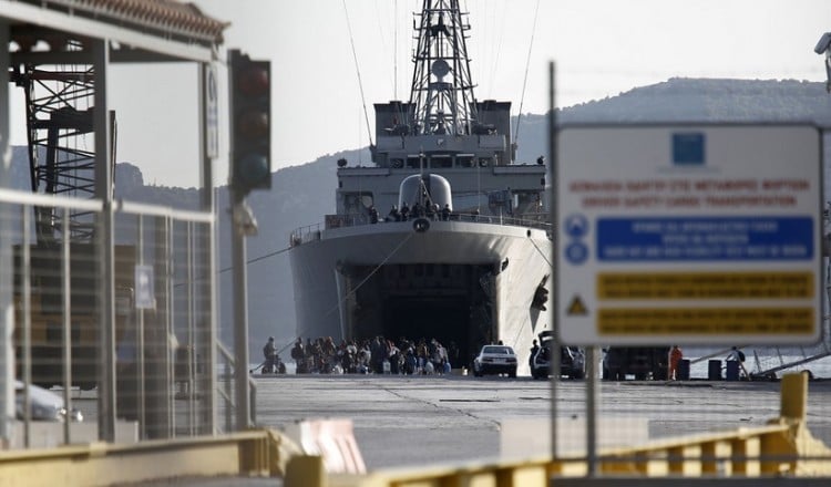 Στον Λίβανο το αρματαγωγό «Ικαρία» με γιατρούς και φάρμακα