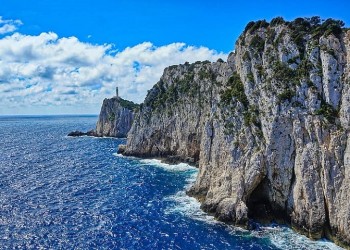 Διπλωματικές πηγές: Η επέκταση των χωρικών υδάτων της Ελλάδας συνεπάγεται και επέκταση εναέριου χώρου