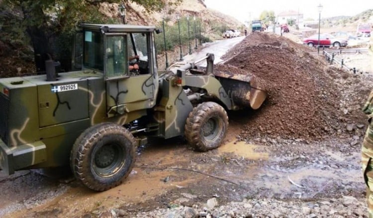 Συνδρομή του Στρατού Ξηράς στην αποκατάσταση περιοχών που χτύπησε ο «Ιανός» (βίντεο)