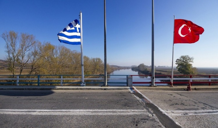 Μέσω του ποταμού Έβρου έμπαιναν στην Ελλάδα παράτυποι μετανάστες (φωτ. αρχείου: ΑΠΕ-ΜΠΕ / Δημήτρης Τοσίδης)