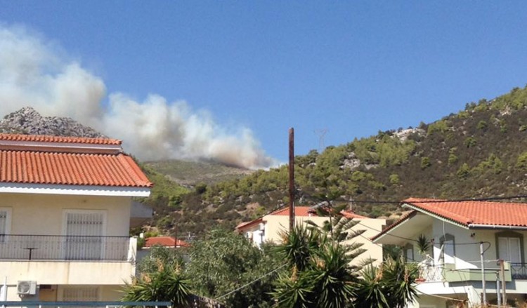 Μεγάλη φωτιά τώρα στη Νέα Μάκρη