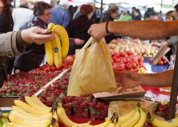 Λαϊκές αγορές: Επαναλειτουργούν στις περιοχές όπου ισχύουν ειδικά περιοριστικά μέτρα