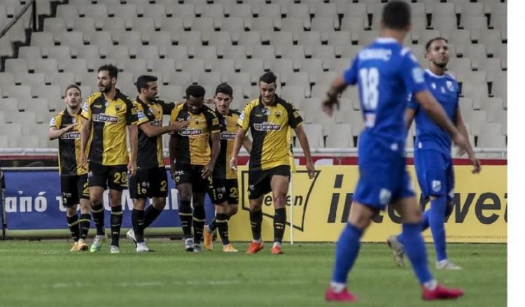 Στιγμιότυπο από το 1-0 της ΑΕΚ έναντι της Λαμίας, στο ΟΑΚΑ (φωτ.: ΑΠΕ-ΜΠΕ / Παναγιώτης Μοσχανδρέου)