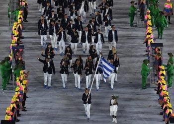 Η Σοφία Μπεκατώρου σημαιοφόρος της ελληνικής ομάδας στους Ολυμπιακούς του 2016 στο Ρίο (φωτ.: olympic.org / Getty)