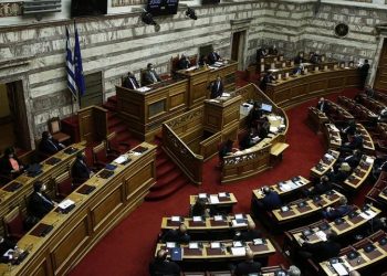 Ο Κυριάκος Μητσοτάκης μιλάει κατά τη διάρκεια της τελευταίας μέρας της συζήτησης στην Ολομέλειας της Βουλής για την ψήφιση του προϋπολογισμού του 2021 (φωτ.: ΑΠΕ-ΜΠΕ / Γιάννης Κολεσίδης)