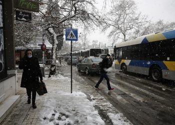 Προβλήματα στις μετακινήσεις υπάρχουν ακόμα σε κάποια σημεία των βορείων προαστίων (φωτ.: ΑΠΕ-ΜΠΕ / Αλέξανδρος Βλάχος)