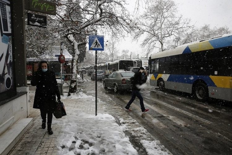 Προβλήματα στις μετακινήσεις υπάρχουν ακόμα σε κάποια σημεία των βορείων προαστίων (φωτ.: ΑΠΕ-ΜΠΕ / Αλέξανδρος Βλάχος)