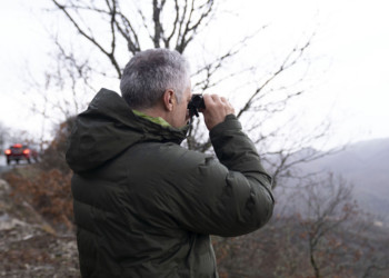 Σωστικά συνεργεία στις έρευνες για τον εντοπισμό του εκπαιδευτικού αεροσκάφους που χάθηκε την Κυριακή το μεσημέρι, στο ανατολικό Ζαγόρι, στα Ιωάννινα (φωτ.: ΑΠΕ-ΜΠΕ / Δημήτρης Ραπακούσης)