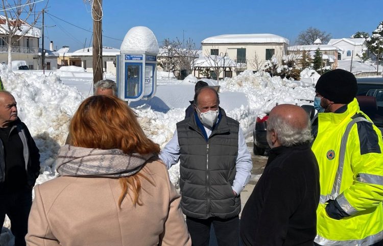 Επίσκεψη στις πληγείσες του Δήμου Ιστιαίας-Αιδηψού (φωτ.: Facebook / Περιφέρεια Στερεάς Ελλάδας)