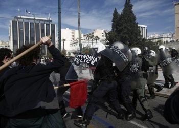 Επεισόδια στο κέντρο της Αθήνας. Πανεκπαιδευτικό συλλαλητήριο (ΦΩΤ.:ΑΠΕ-ΜΠΕ/ΓΙΑΝΝΗΣ ΚΟΛΕΣΙΔΗΣ