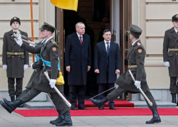 Οι πρόεδροι της Ουκρανίας και της Τουρκίας, Βολοντίμιρ Ζελένσκι και Ρετζέπ Ταγίπ Ερντογάν, στο Κίεβο στις 3 Φεβρουαρίου 2020 (φωτ.: EPA / Sergey Dolzhenko)