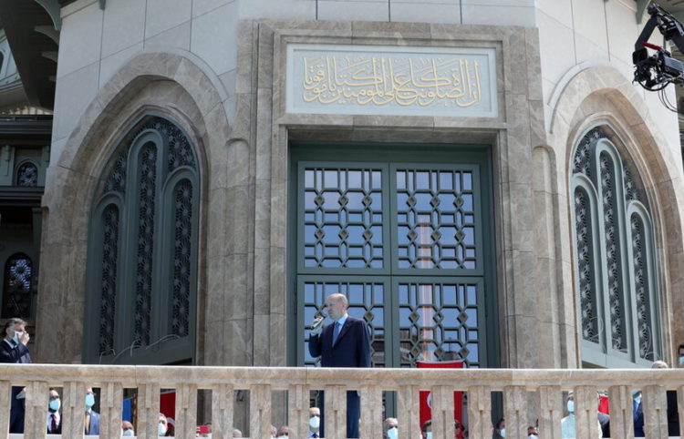 Από τα σημερινά εγκαίνια του τεμένους (φωτ.: EPA/ Turkish President Press Office Handout)