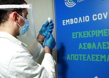 Με λάθος τρόπο η κυβέρνηση προσπαθεί να πείσει τους αρνητές του εμβολίου (φωτ.: Euro2day.gr)