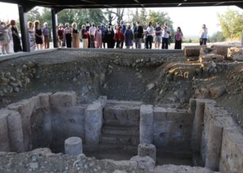 Εικόνα από τα εγκαίνια  του «Νεκροταφείου των Τύμβων» στη Βεργίνα (φωτ.: ΑΠΕ-ΜΠΕ/Δημήτρης Τοσίδης)