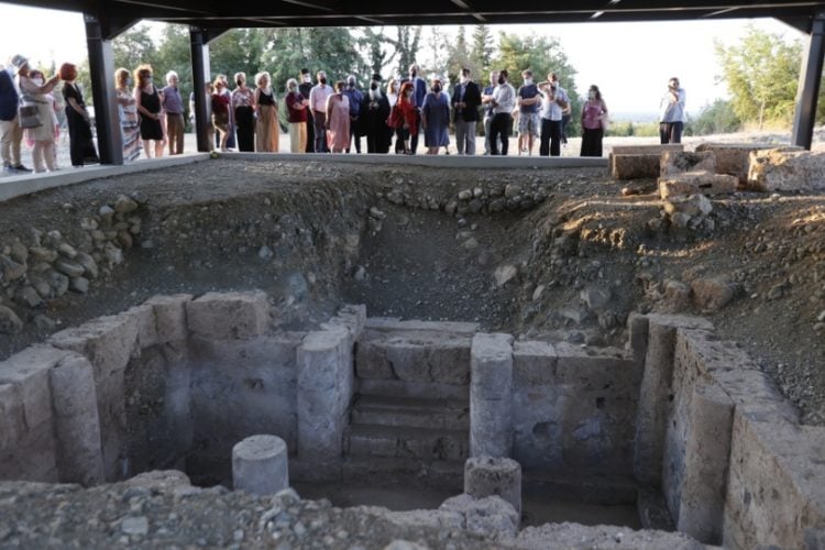 Εικόνα από τα εγκαίνια  του «Νεκροταφείου των Τύμβων» στη Βεργίνα (φωτ.: ΑΠΕ-ΜΠΕ/Δημήτρης Τοσίδης)