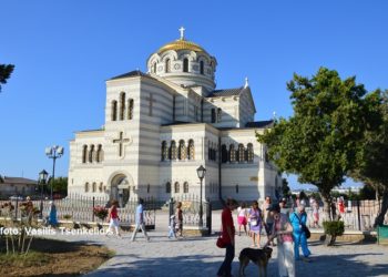 Ο ναός του Αγίου Βλαδίμηρου στον αρχαιολογικό χώρο της Σεβαστούπολης αφιερωμένος στη βάπτισή του (φωτ.: Βασίλης Τσενκελίδης)