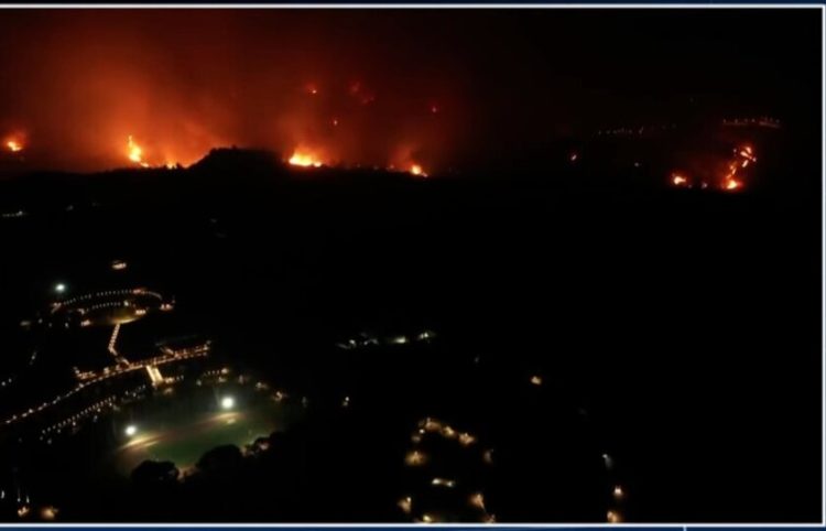 Σημερινές εικόνες από τις εστίες στη Μεσσηνία (Φωτ.: YouTube)