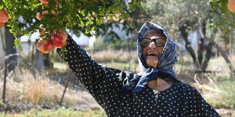 Ένα κορίτσι γεμάτο ζωή! Αυτή είναι η 106χρονη Παρέσσα Ορφανίδου από το Μετέμ της Τραπεζούντας (φωτ.: Φίλιππος Φασούλας)