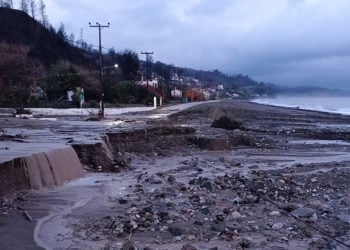 Παραλία Αχλαδίου (φωτ.: Facebook / Γιώργος Τσαπουρνιώτης)