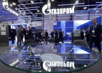 Εκθεσιακό περίπτερο της ρωσικής Gazprom 
σε διεθνή έκθεση για την αγορά του φυσικού αερίου, στην Αγία Πετρούπολη (φωτ.: EPA/ANATOLY MALTSEV)