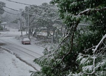 Χιονισμένες είναι πολλές περιοχές των βορείων προαστίων του ν. Αττικής. Εδώ η Ιπποκράτειος Πολιτεία (φωτ.: EUROKINISSI/Διονύσης Πατεράκης)