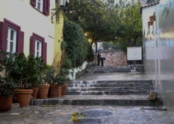 Εικόνα από την Πλάκα σε προηγούμενη κακοκαιρία (φωτ.: EUROKINISSI/Αντώνης Νικολόπουλος)