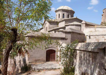 Η εκκλησία του Αγίου Γρηγορίου του Θεολόγου, ένα σημαντικό μνημείο της μικρής πόλης Γκέλβερι στην περιοχή της Καππαδοκίας (τέλος 4ου αι.). Χρησιμοποιήθηκε ως χώρος λατρείας μέχρι και το 1924 που υπήρχαν Έλληνες, ενώ σήμερα είναι τζαμί (πηγή: Ορθοδοξία News Agency)