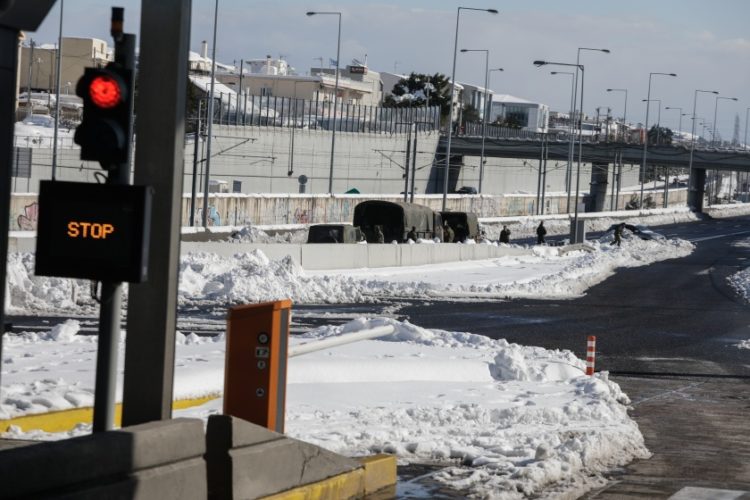 Εικόνα της Αττική Οδού, τον περασμένο Ιανουάριο όταν έκλεισε λόγω της κακοκαιρίας «Ελπίς» (φωτ.: Γιώργος Κονταρίνης/EUROKINISSI)