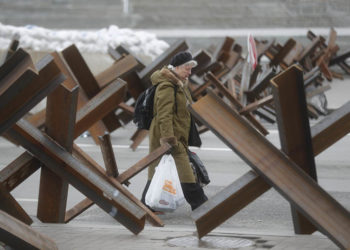 Καθημερινότητα στο Κίεβο (φωτ.: EPA / Zurab Kurtsikidze)