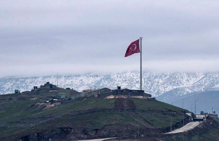 Τουρκικό στρατιωτικό φυλάκιο στο Χατάι, κοντά στα σύνορα με τη Συρία (φωτ.: EPA / Sedat Suna)