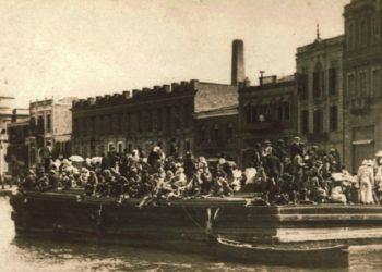 Σμύρνη, 12 Σεπτεμβρίου 1922. Συλλογή Α. και Λ. Χαΐτογλου (πηγή: Λεύκωμα «1922, Μακεδονία, η νέα πατρίδα»)