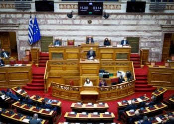 Ο Νίκος Δένδιας στο βήμα της Βουλής κατά τη συζήτηση νομοσχεδίου του υπουργείου Εξωτερικών (φωτ.: EUROKINISSI/Γιώργος Κονταρίνης)