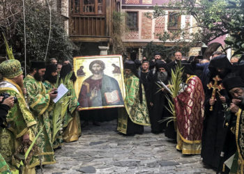 H Κυριακή των Βαΐων σε μονή του Αγίου Όρους (φωτ. αρχείου: Eurokinissi)