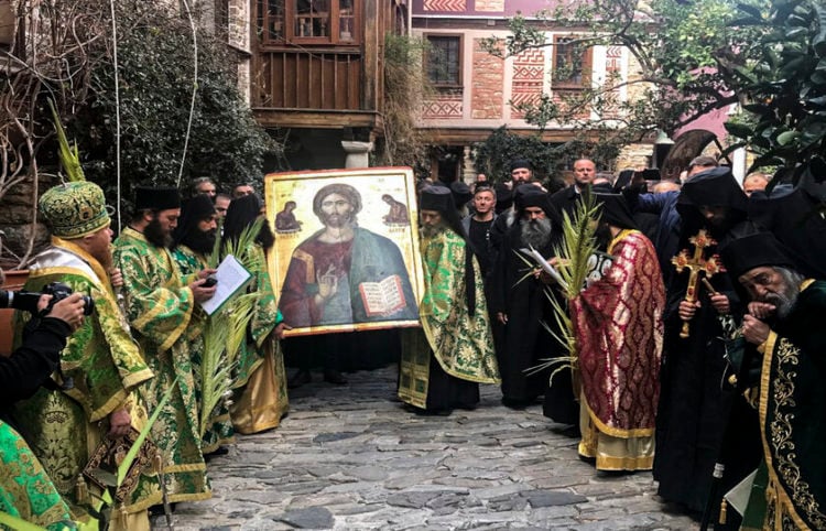 H Κυριακή των Βαΐων σε μονή του Αγίου Όρους (φωτ. αρχείου: Eurokinissi)