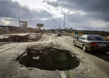 Από επίθεση στο Κίεβο (φωτ.: EPA/ Oleg Petrasyuk)