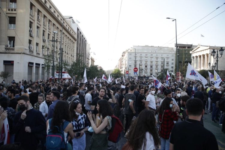 Αντιπολεμικό συλλαλητήριο στα Προπύλαια από ΠΑΜΕ και αριστερές οργανώσεις, Πέμπτη 12 Μαΐου 2022. (Φωτ.: Σωτήρης Δημητρόπουλος/Eurokinissi)