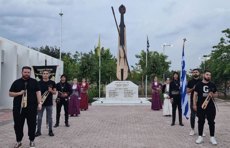 Στιγμιότυπο από την εκδήλωση μνήμης για τη 19η Μαΐου 2022 (φωτ.: Δήμος Ασπροπύργου)