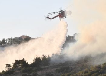 Πυρκαγιά στους πρόποδες του Υμηττού, Σάββατο 4 Ιουνίου 2022. (Φωτ.: Αντώνης Νικολόπουλος/Eurokinissi)