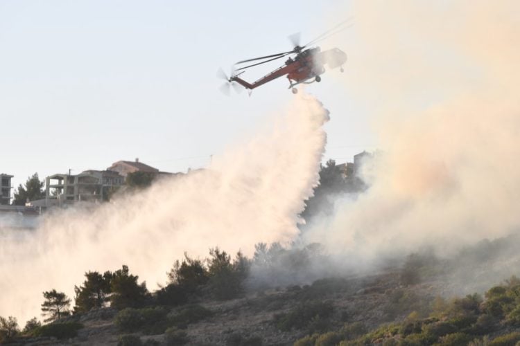 Πυρκαγιά στους πρόποδες του Υμηττού, Σάββατο 4 Ιουνίου 2022. (Φωτ.: Αντώνης Νικολόπουλος/Eurokinissi)