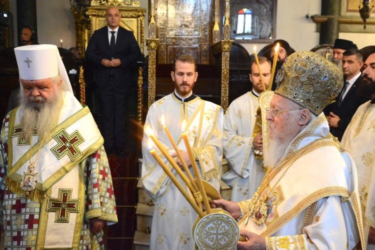 Ιστορικό συλλείτουργο στο Φανάρι για την εορτή της Πεντηκοστής, με τη συμμετοχή του αρχιεπισκόπου Αχρίδος (Φωτ.: ΑΠΕ-ΜΠΕ)