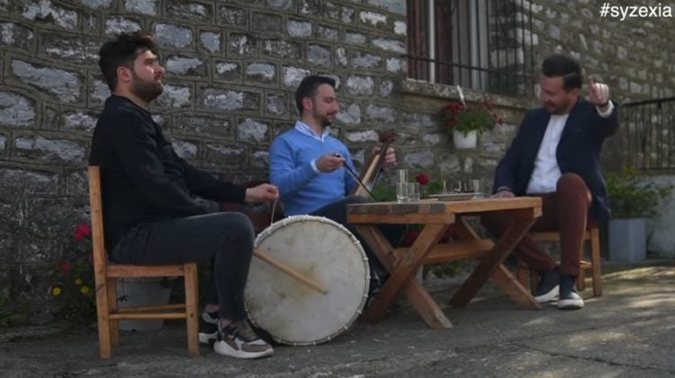 Γιώργος Κορτσινίδης, Χρήστος Καλιοντζίδης και Παναγιώτης Θεοδωρίδης, στον Διπόταμο Καβάλας (πηγή: YouTube)