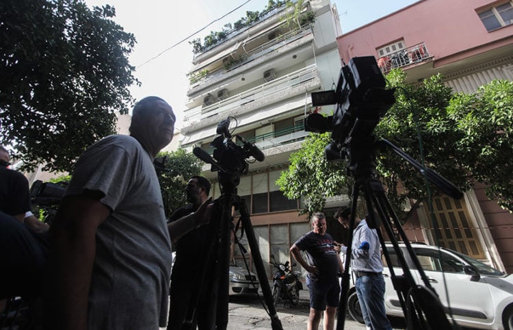 Η πολυκατοικία στο Κουκάκι όπου δολοφονήθηκε η 46χρονη Κ. από τον σύζυγό της (φωτ.: EUROKINISSI / Γιάννης Παναγόπουλος)