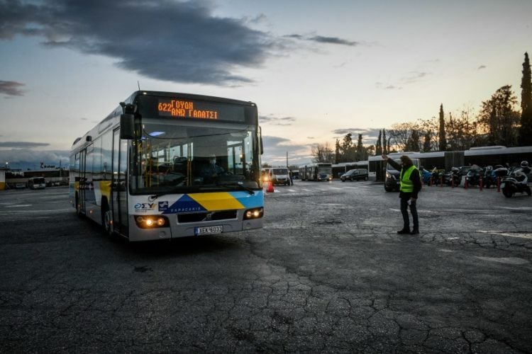 Εικόνα από το αμαξοστάσιο της ΟΣΥ, στο Ρέντη (φωτ.: EUROKINISSI/Τατιάνα Μπόλαρη)